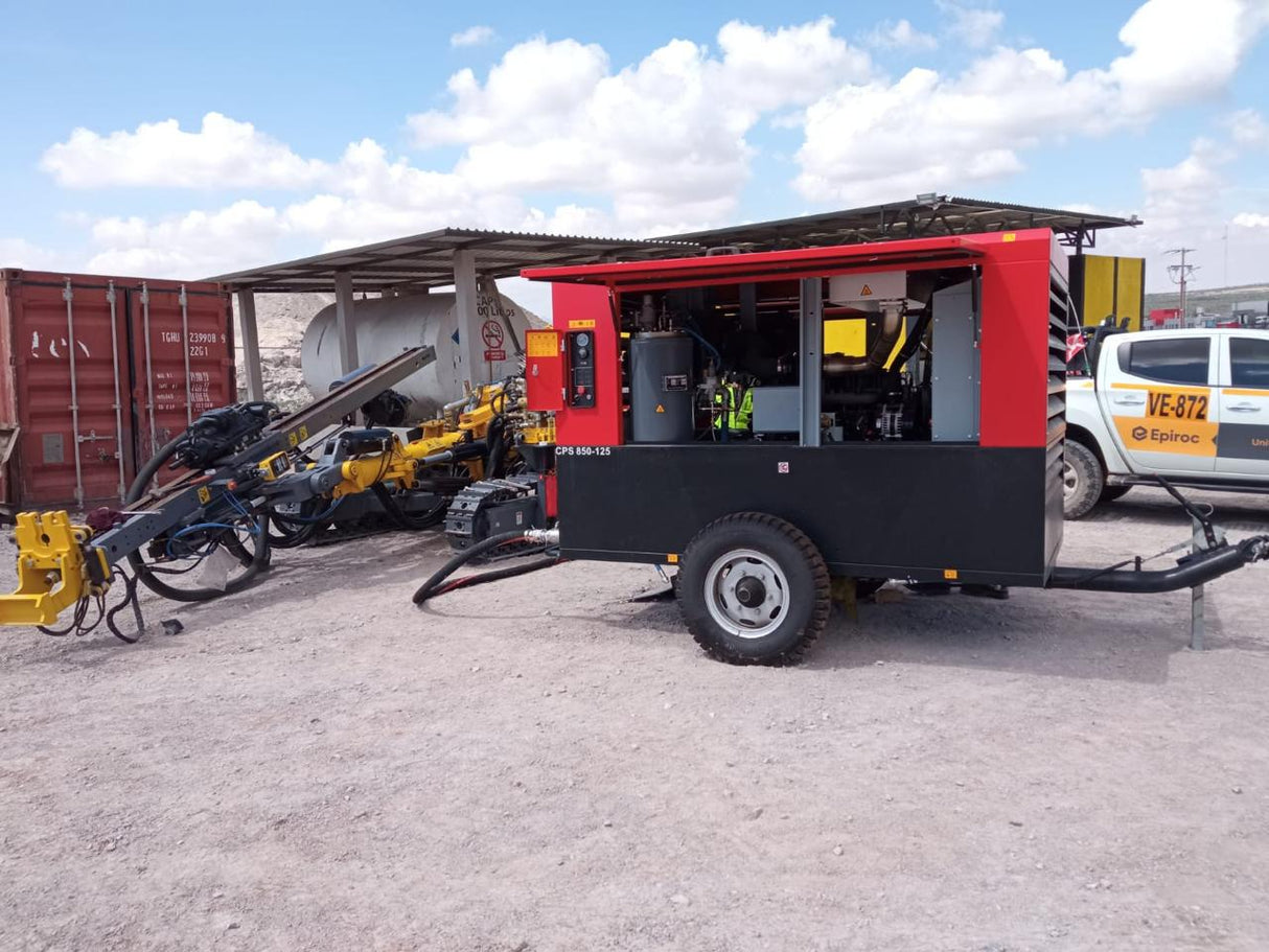 CPS 850-125 - Chicago Pneumatic - Compresor de Aire - 833 (cfm) - 125 (psi) - Cummins - 194 (KW) - 2685 (kg)