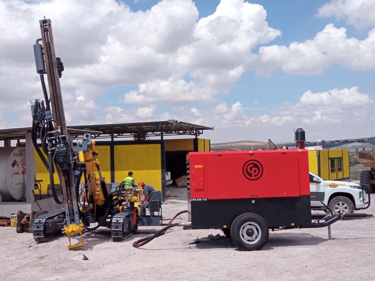 CPS 850-125 - Chicago Pneumatic - Compresor de Aire - 833 (cfm) - 125 (psi) - Cummins - 194 (KW) - 2685 (kg)