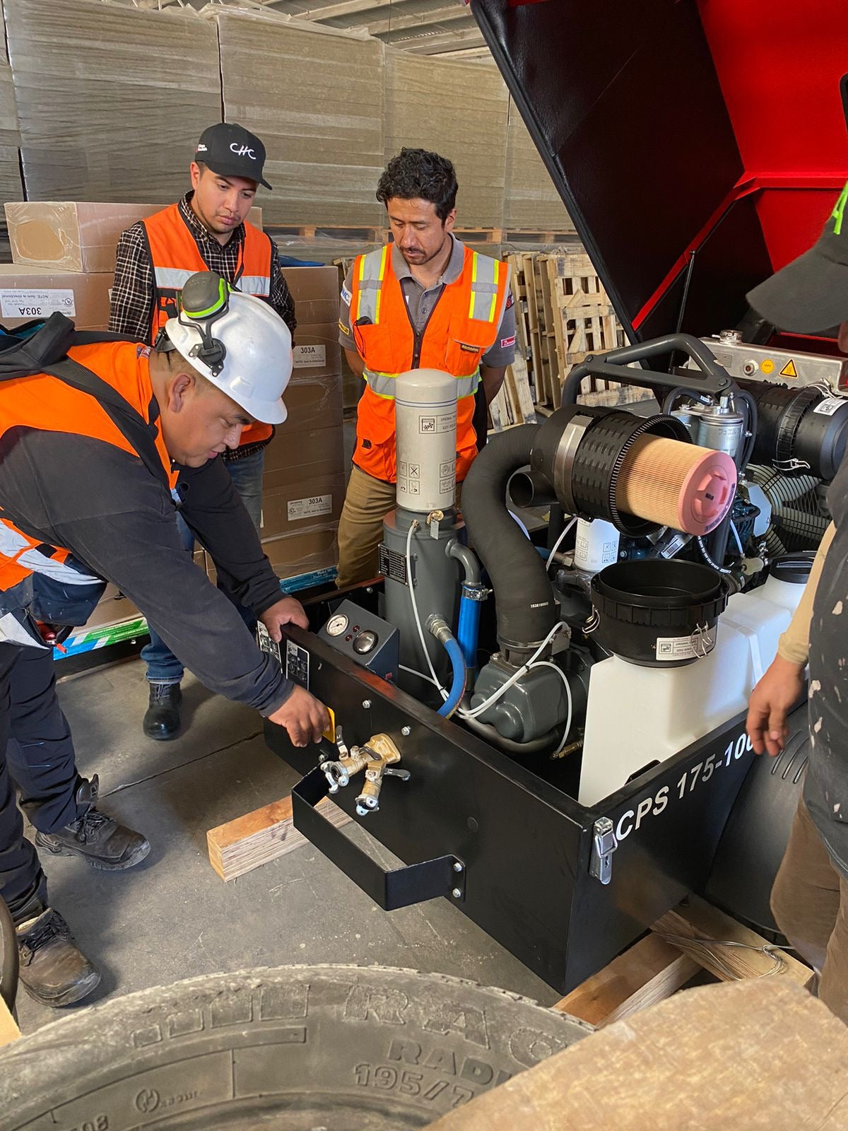 CPS 175-100 - Chicago Pneumatic - Compresor Portátil De Aire - 175 (cfm) - 100(psi) - Kubota -  33 (kW) - 750(kg)